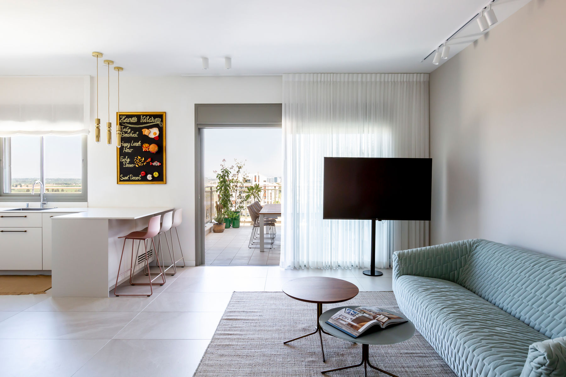 IZB MINI PENTHOUSE — תמונת שער