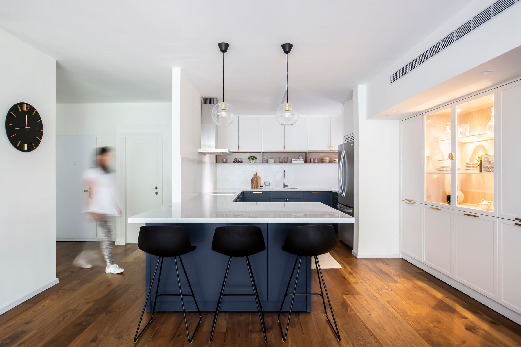 TC APARTMENT — תמונת שער